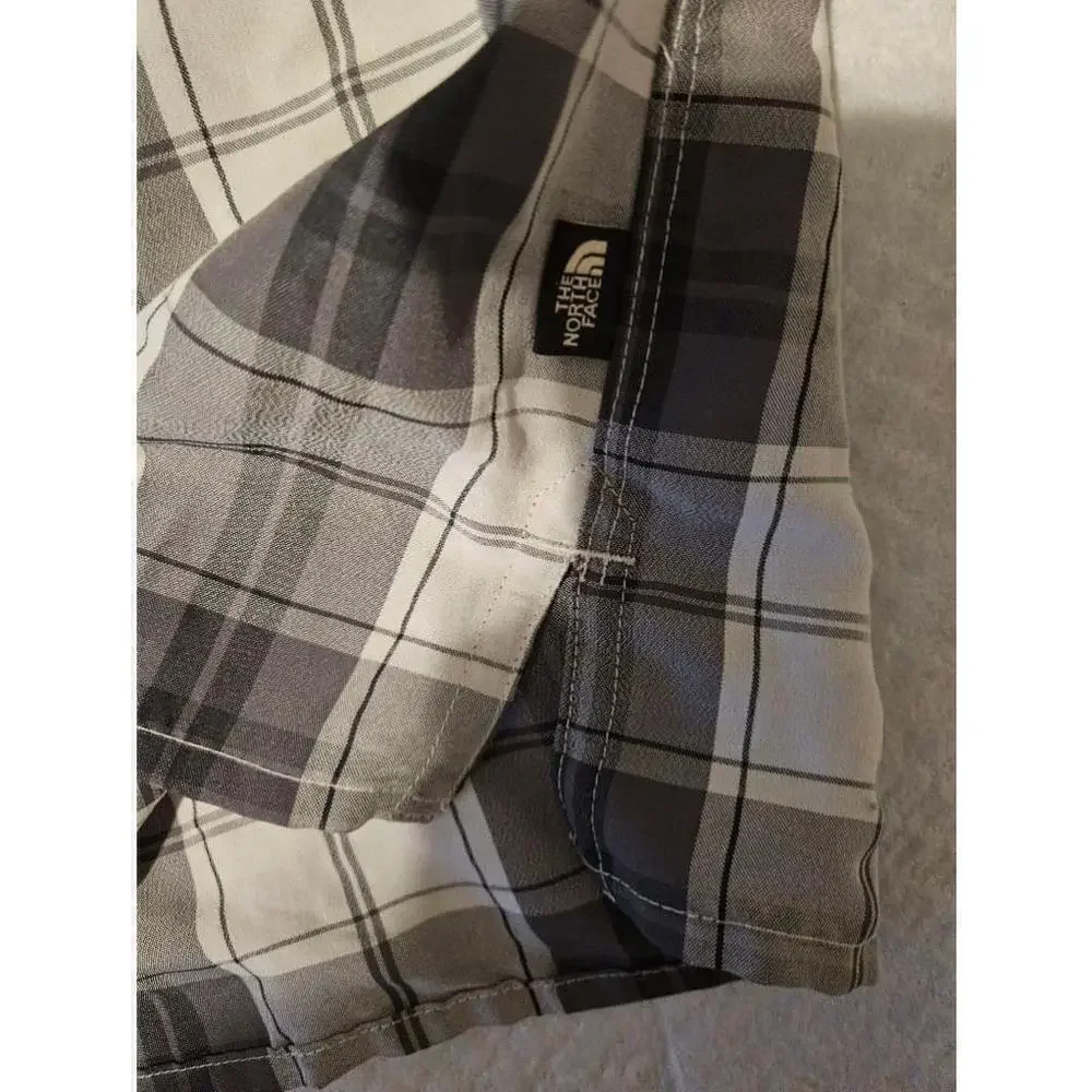 The North Face Gray Plaid Short Sleeve Button Up Shirt Men's Small Preppy